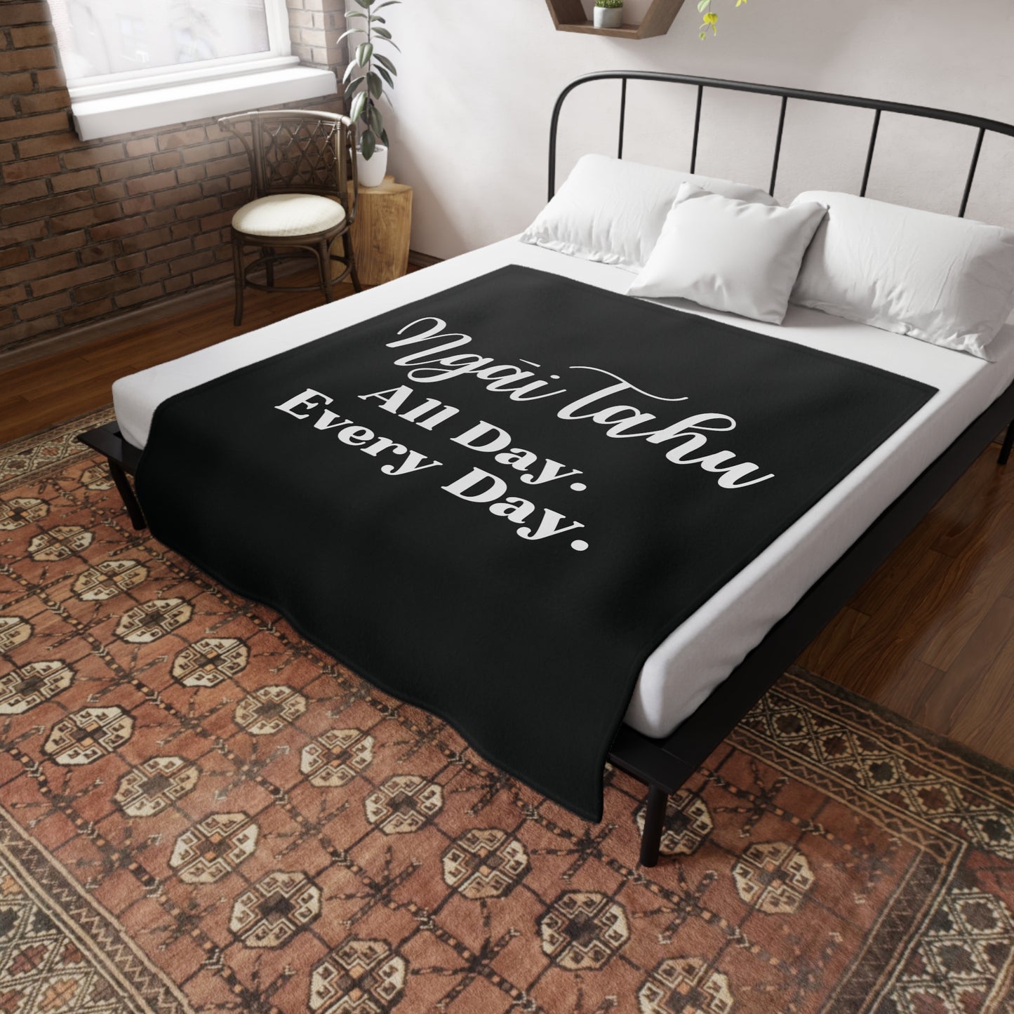 Ngāi Tahu All Day. Every Day. Plush Fleece Blanket - black