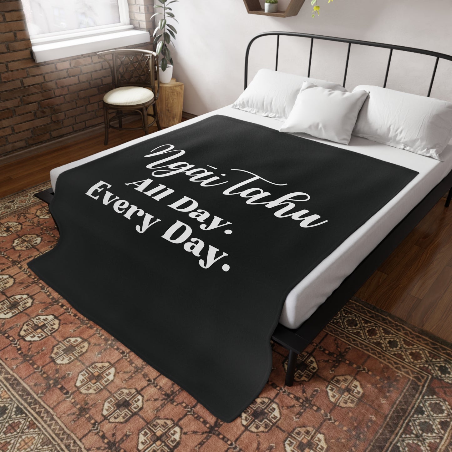 Ngāi Tahu All Day. Every Day. Plush Fleece Blanket - black